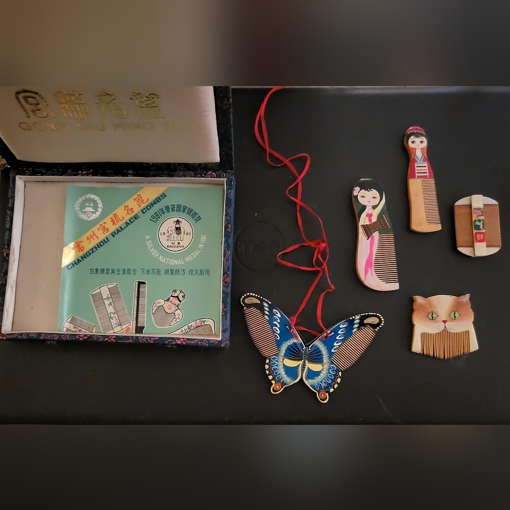 Vintage Gong Shu Ming Bi Geisha Chinese Wooden Palace Combs